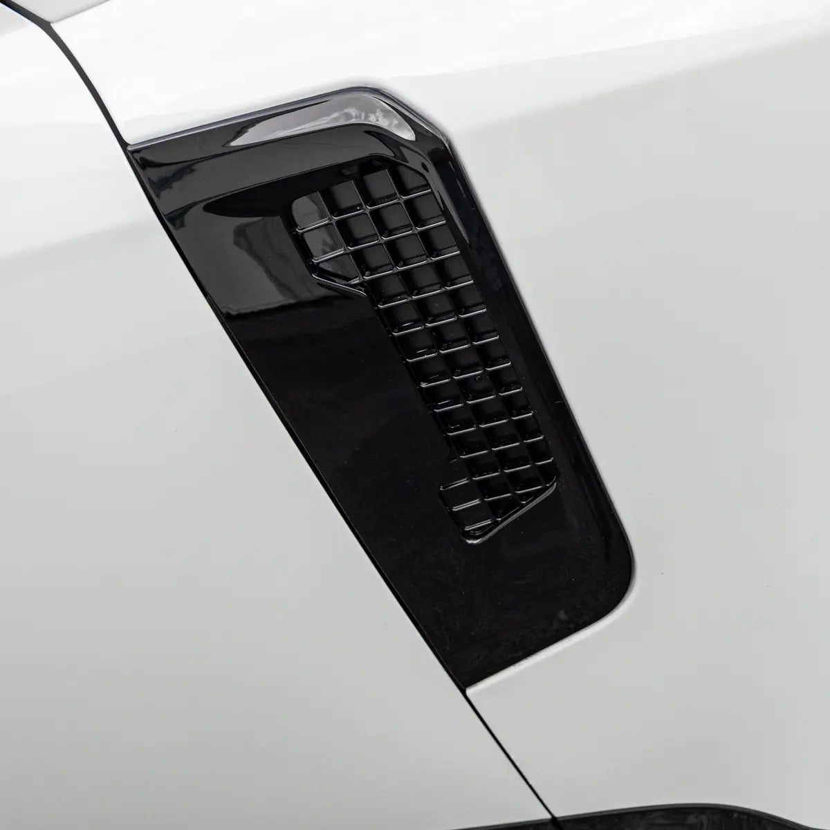 Gloss Black Replacement Side Fender Vents for Land Rover Defender 90, 110 and 130 (L663), view 4