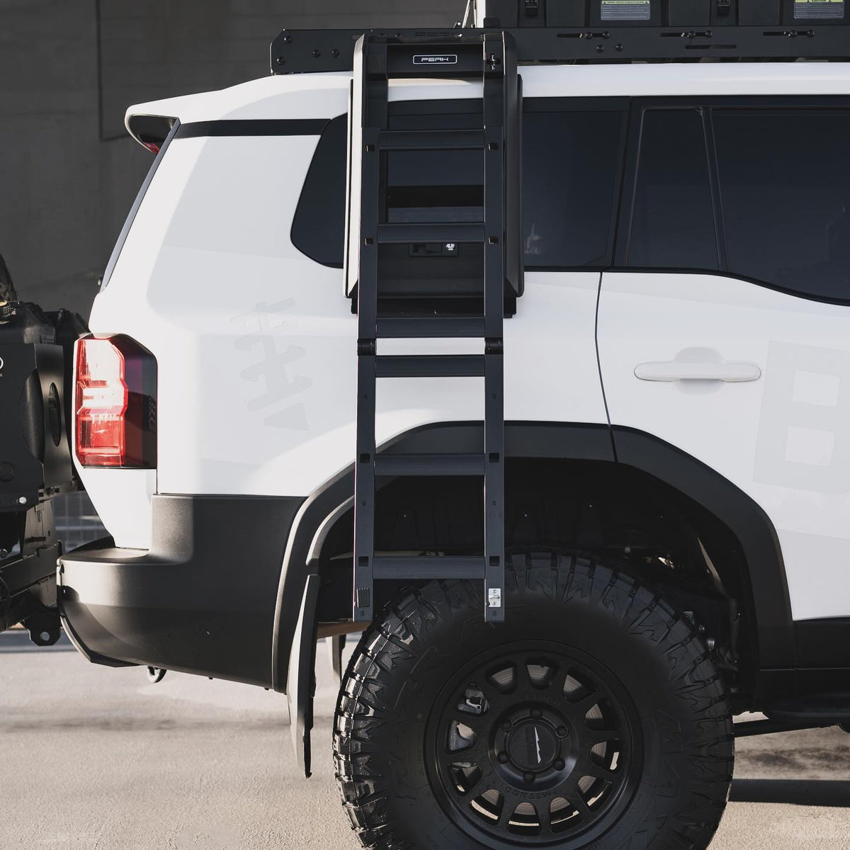 Side-Mounted Foldable Ladder System for Toyota LandCruiser Prado J250 and Lexus GX550, view 10
